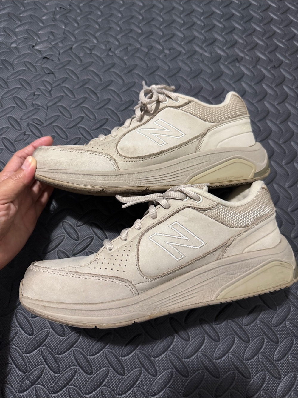 New Balance Womens 928 Walking Shoes Tan Suede Leather Comfort Sneakers Size 8 - Picture 2 of 7
